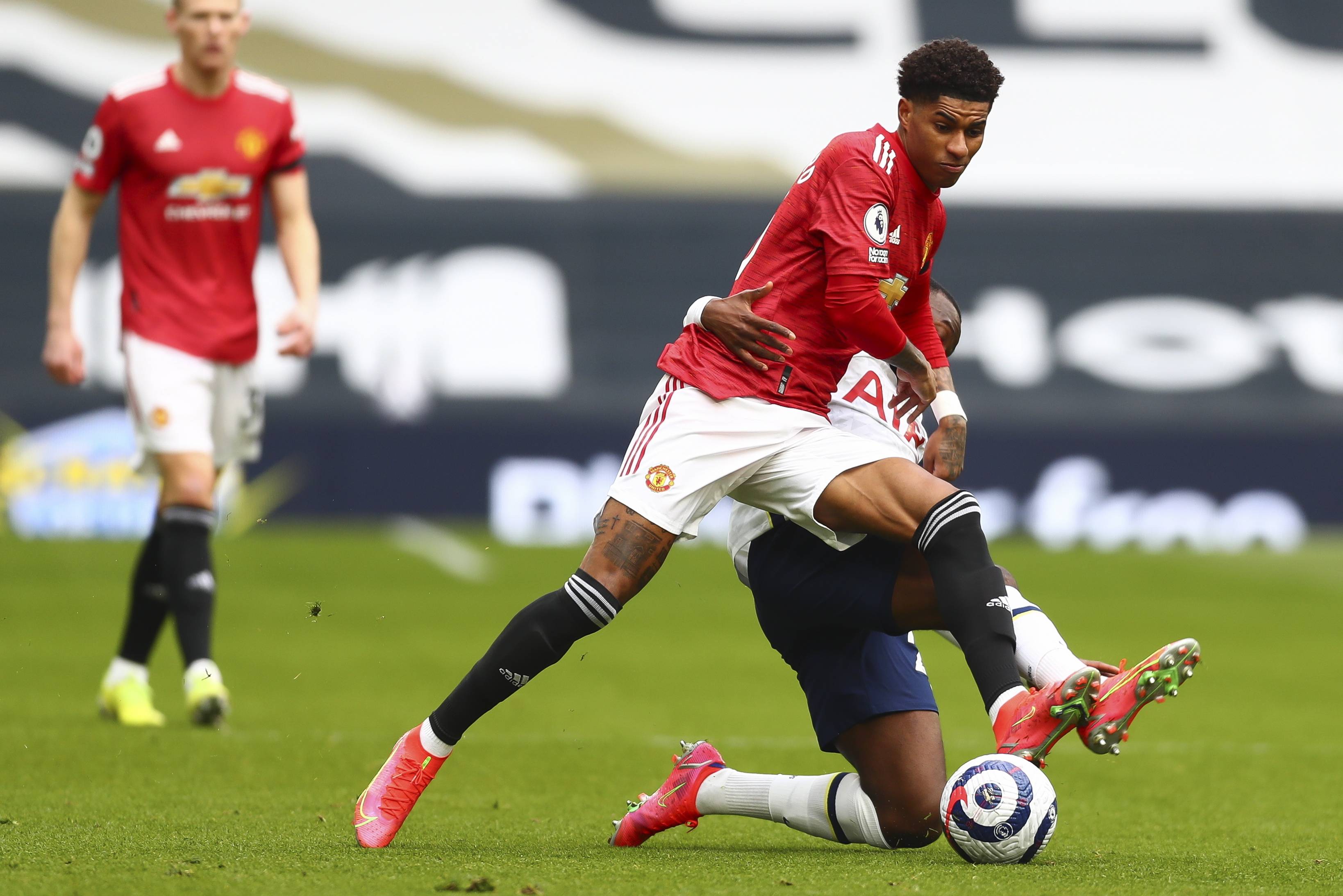 首战夺冠 首战夺冠